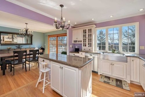 914 Summit Ave, River Edge, NJ 07661-2328