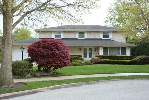 2751 Karen Ln, Glenview, IL 60025-4658