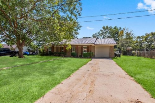 685 4th St, Nogalus, TX 75845