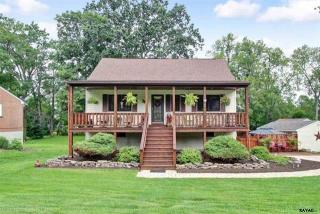 2331 Log Cabin Rd, York, PA 17408-3932