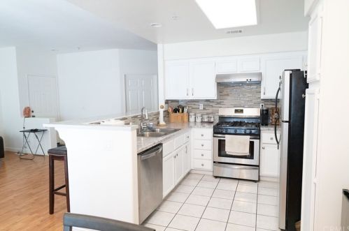 570 Vermont Ave, Anaheim CA  92805-5603 exterior