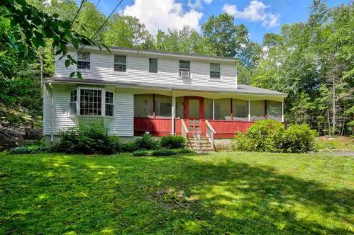 12 Nathaniel Dr, Amherst, NH 03031-2412