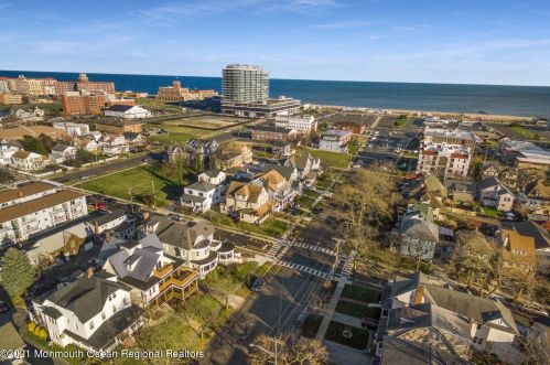 403 2nd Ave, Tinton Falls NJ  07712-6132 exterior