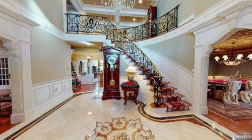 29 Brams Hill Dr, Mahwah, NJ 07430-2581
