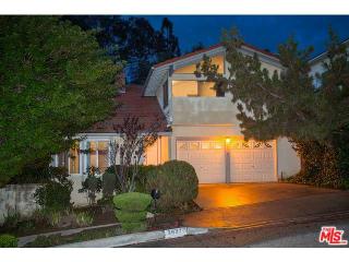 2927 Woodwardia Dr, Los Angeles CA  90077-2124 exterior