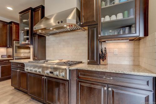 27270 Lakeview Dr, Aurora CO 80016-2514 exterior