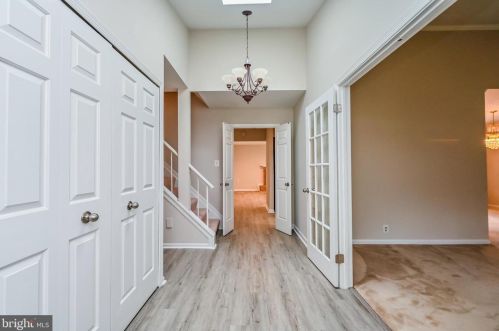 5074 Queens Wood Dr, Springfield, VA 22015-1530