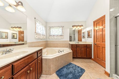 5 Crenshaw Ct, Lemont IL  60490-6614 exterior