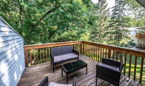 1677 Hickory Hill Dr, Saint Paul MN  55122-2527 exterior