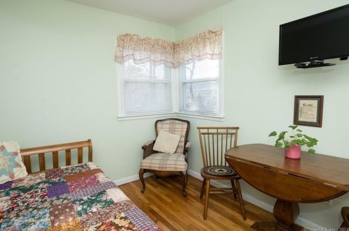 26 Sunrise Cir, Wallingford CT  06492-3225 exterior