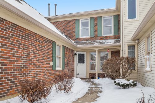 272 University Ln, Elk Grove Vlg, IL 60007-2790