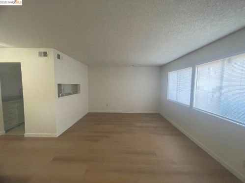 1084 Mohr Ln, Concord CA  94518-4089 exterior
