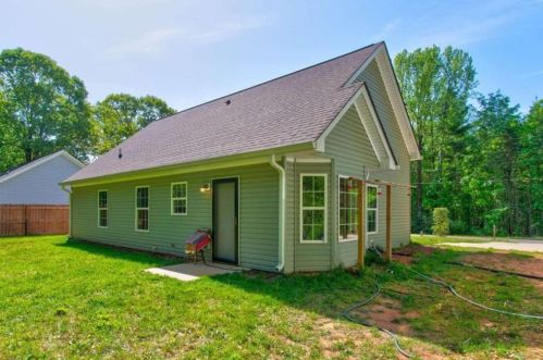 200 Bob White Cir, Cleveland GA  30528-1508 exterior