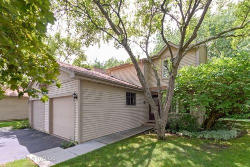 201 Forest Knoll Dr, Palatine, IL 60074-1164