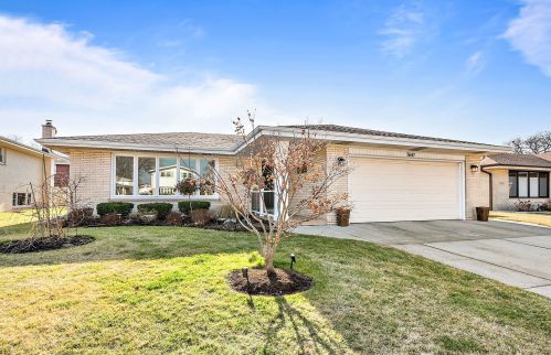 7647 Church St, Morton Grove, IL 60053-1618