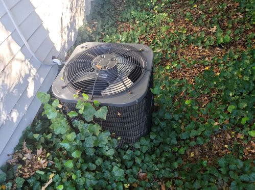 5930 Creekside Dr, Rex GA 30273-1166 exterior