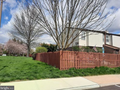 24 Shirley Ln, Trenton, NJ 08648
