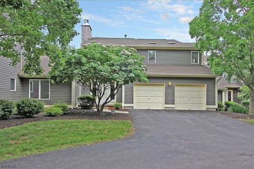 2 Lajolla Ln, Annandale, NJ 08801-1628