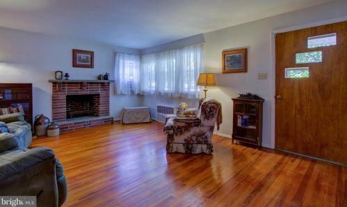 72 Village Dr, Lancaster PA  17601-3324 exterior