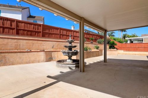 12758 Royal Palm Ln, Riverside CA  92503-7077 exterior