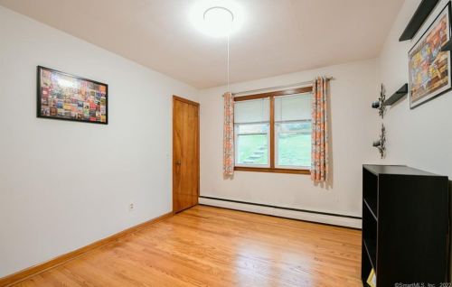 39 Maryland Dr, Middlefield CT  06455-1005 exterior