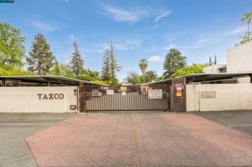 2800 Laguna Cir, Concord CA  94520-2945 exterior