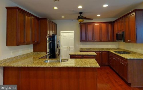 14229 Catbird Dr, Gainesville, VA 20155-5860