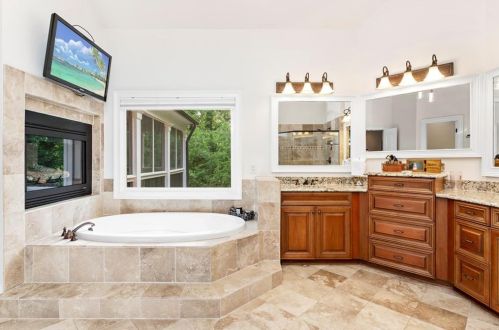 284 Hedden Rd, Atlanta GA  30342-2768 exterior