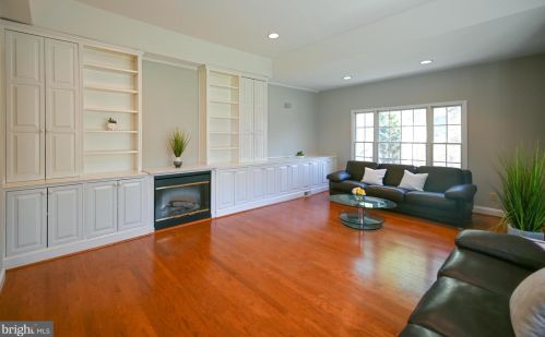 2 Azalea Ct, Princeton, NJ 08540-5016
