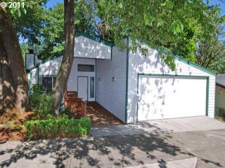 3065 Fairview Blvd, Portland OR  97205-5831 exterior