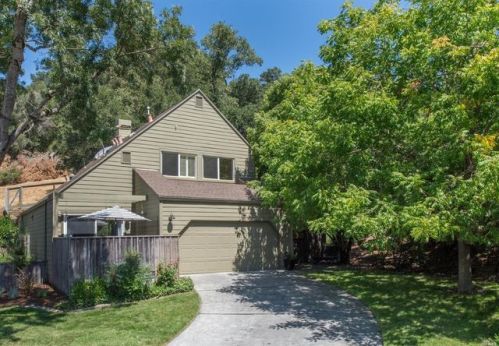 595 Fieldcrest Dr, Healdsburg, CA 95448-3364