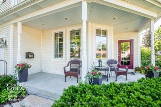 440 Emery Ln, Elmhurst, IL 60126-2202