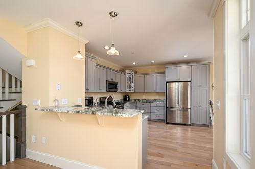8 Island Dr, Laconia, NH 03246-1609