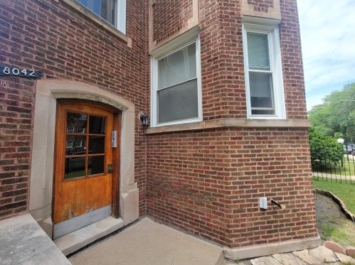 8042 Champlain Ave, Chicago, IL 60619-3804
