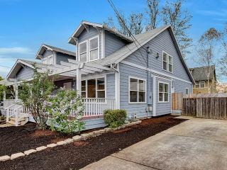 435 Sumner St, Portland OR  97211-3834 exterior