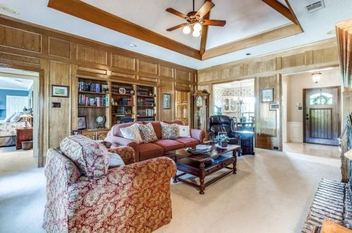 2101 Nob Hl, Carrollton TX 75006-2822 exterior