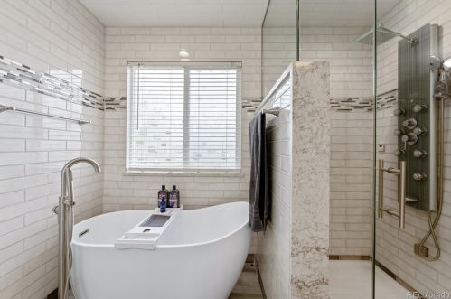 26201 Davies Dr, Denver CO 80016-6103 exterior