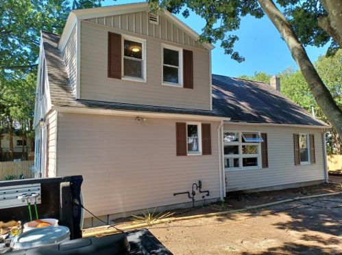 9 Pearl Ave, Warwick, RI 02889-8914