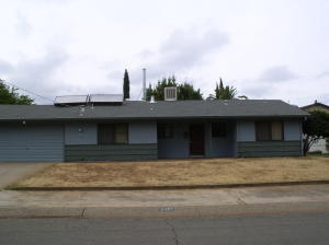 2410 Belladonna St, Redding, CA 96002-1659