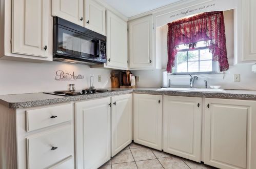 3 Sheridan St, Nashua, NH 03064-1539