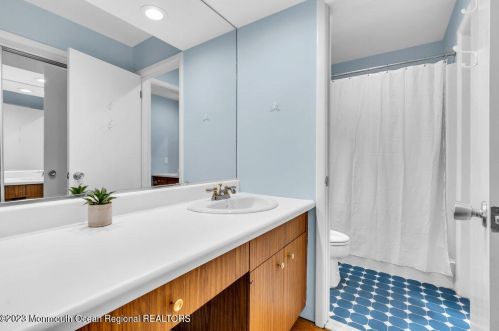 10 Lefferts Ct, Middletown NJ  07748-3031 exterior
