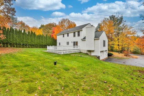 40 Laurel Crest Dr, Brookline, NH 03033-2138