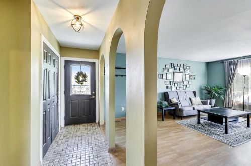 12833 Orchard Ln, Chicago, IL 60803-2745