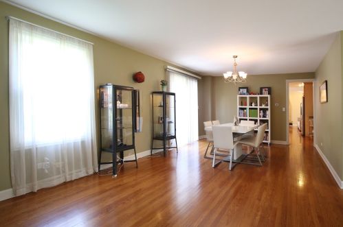 3808 Knight St, Glenview, IL 60025-1235