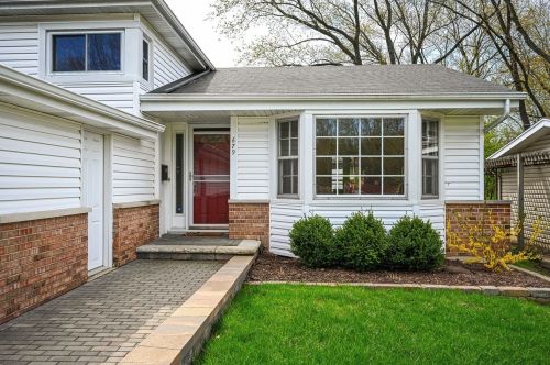 679 Sheehan Ave, Glendale Heights, IL 60137-6334