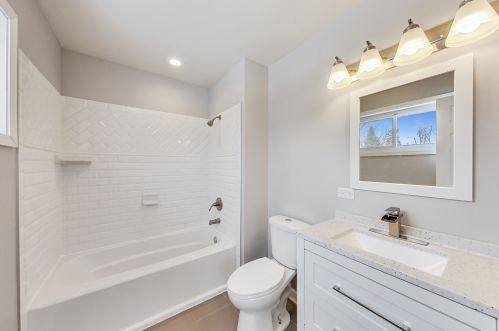 138 Hillside Ln, Willowbrook IL  exterior