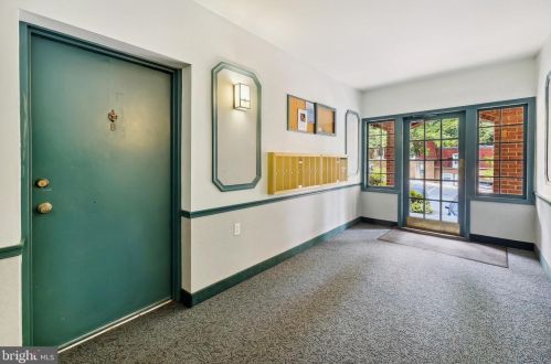5913 Prince James Dr, Springfield, VA 22152-1113