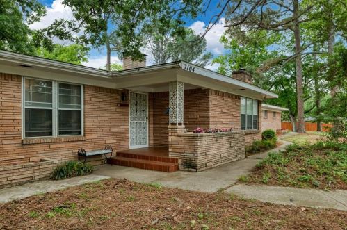 7104 Robinhood Ln, Fort Worth, TX 76112-5720