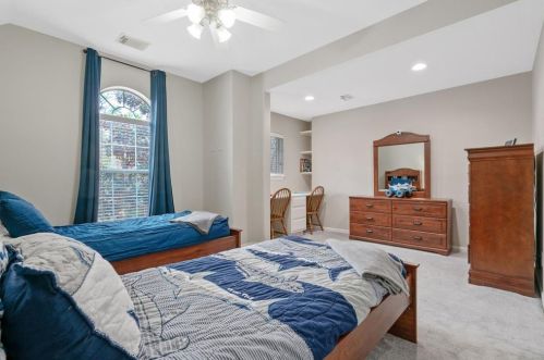 130 Evangeline Oaks Cir, Conroe TX  77384-5010 exterior