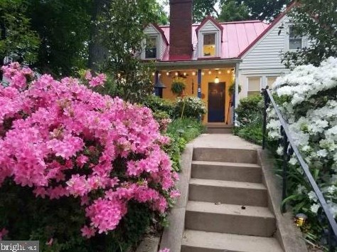 4 Sunnyside Rd, Silver Spring, MD 20910-5462